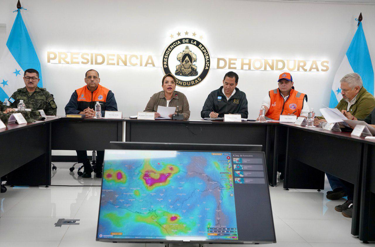 Presidenta Xiomara Castro garantiza asistencia a  la población afectada por tormenta tropical Sara