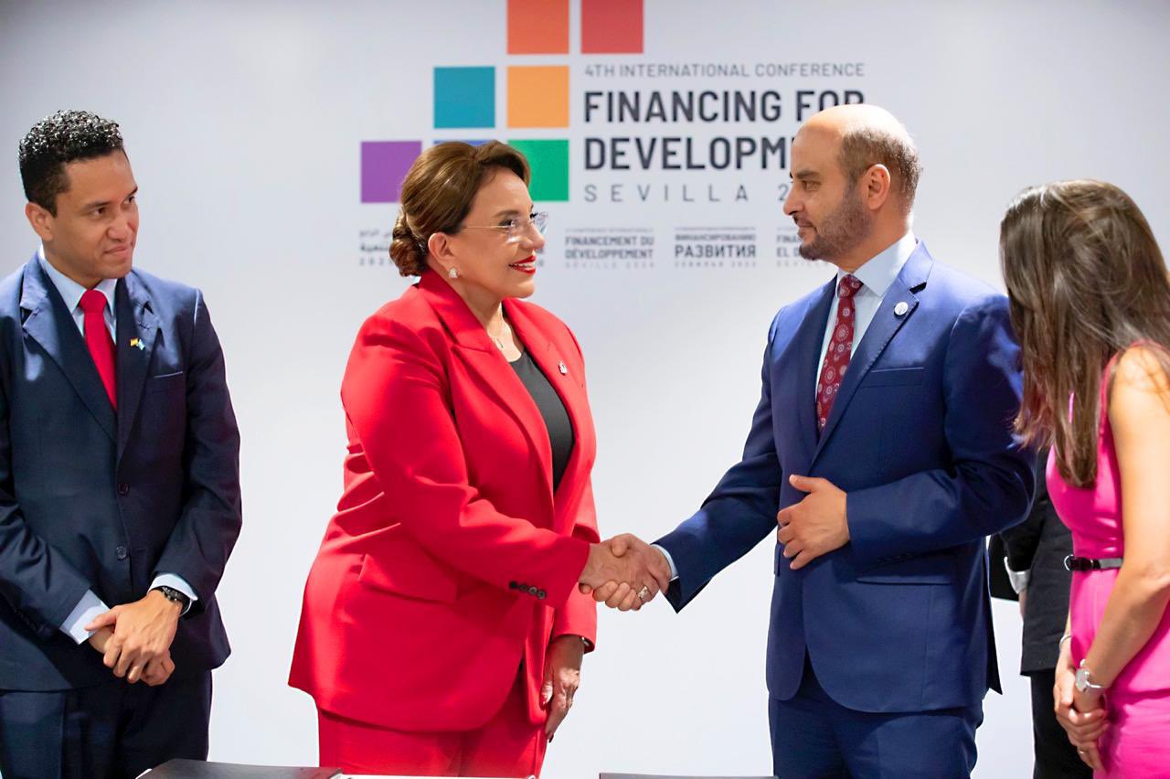 Presidenta Xiomara Castro firma préstamo por $50 millones con la OPEP en apoyo a sectores vulnerables