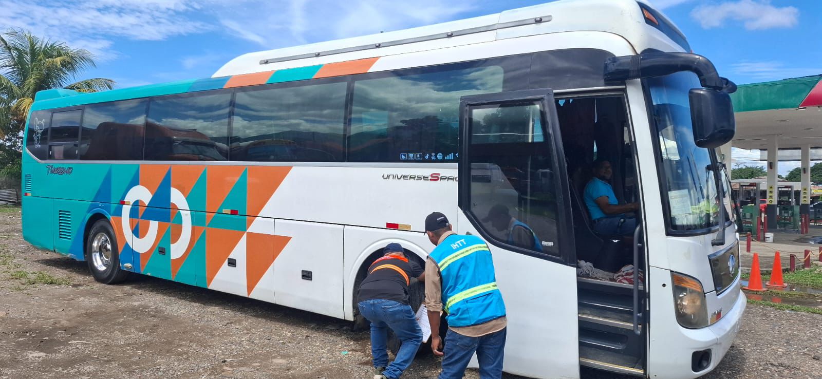 COPECO y el IHTT refuerzan seguridad en transporte previo a la Semana Morazánica...