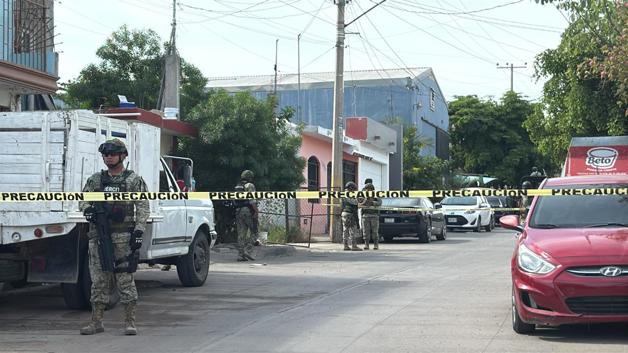 Soldados mexicanos liberan a 20 personas secuestradas en Sinaloa en medio de guerra interna del Cár...