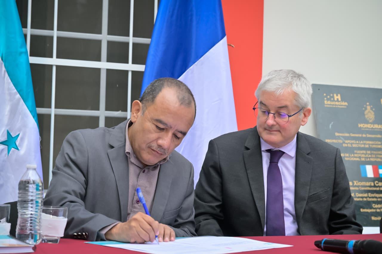 Secretar&iacute;a de Educaci&oacute;n recibe edificio donde funcionar&aacute; el M&oacute;dulo de Formaci&oacute;n T&eacute;cnica no Universitaria con una inversi&oacute;n de 9,568,875.11 lempiras