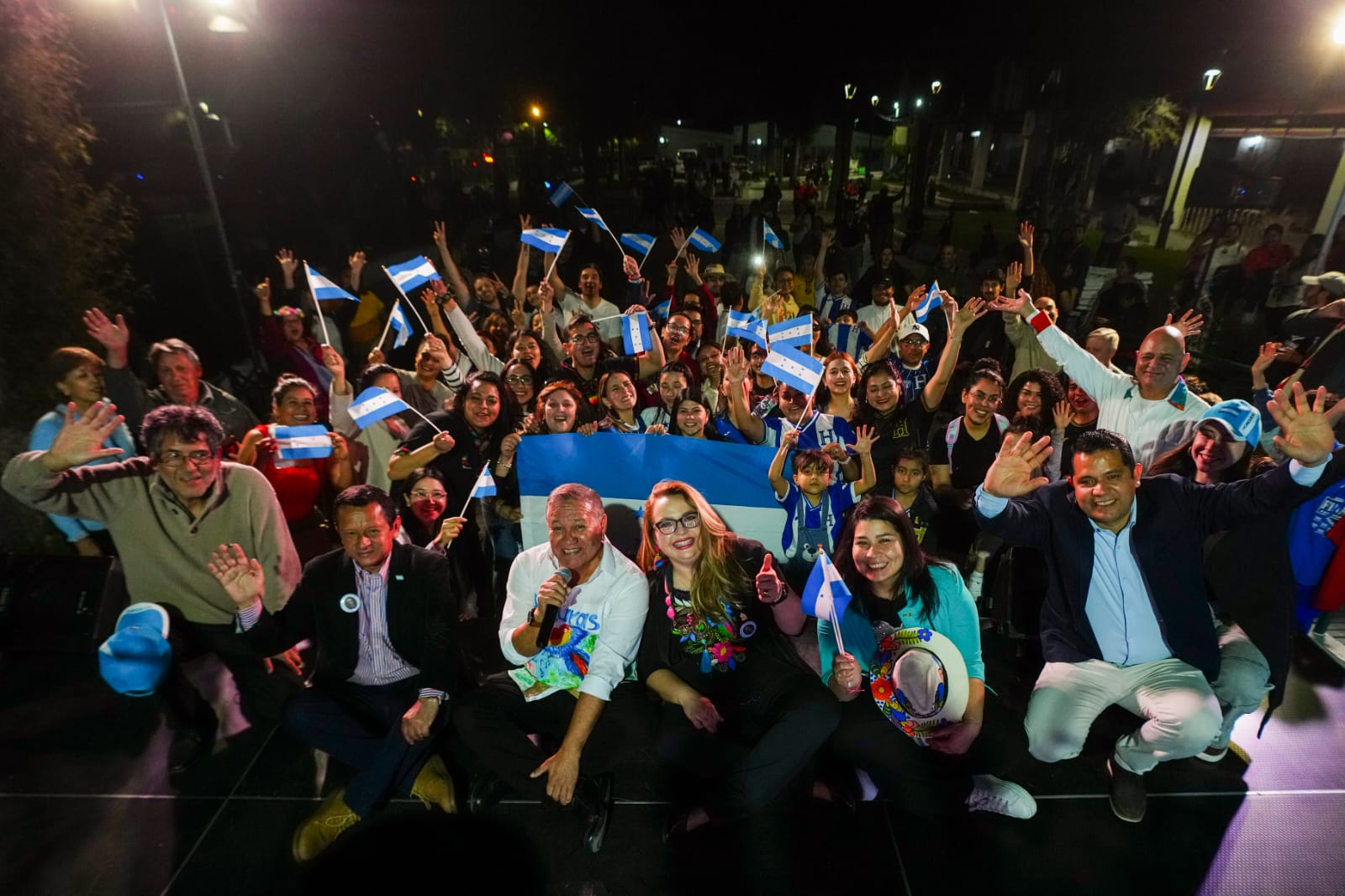 Embajada de Honduras en Chile celebra Fiestas Patrias con presentación de Pilo Tejeda y La Banda Blanca