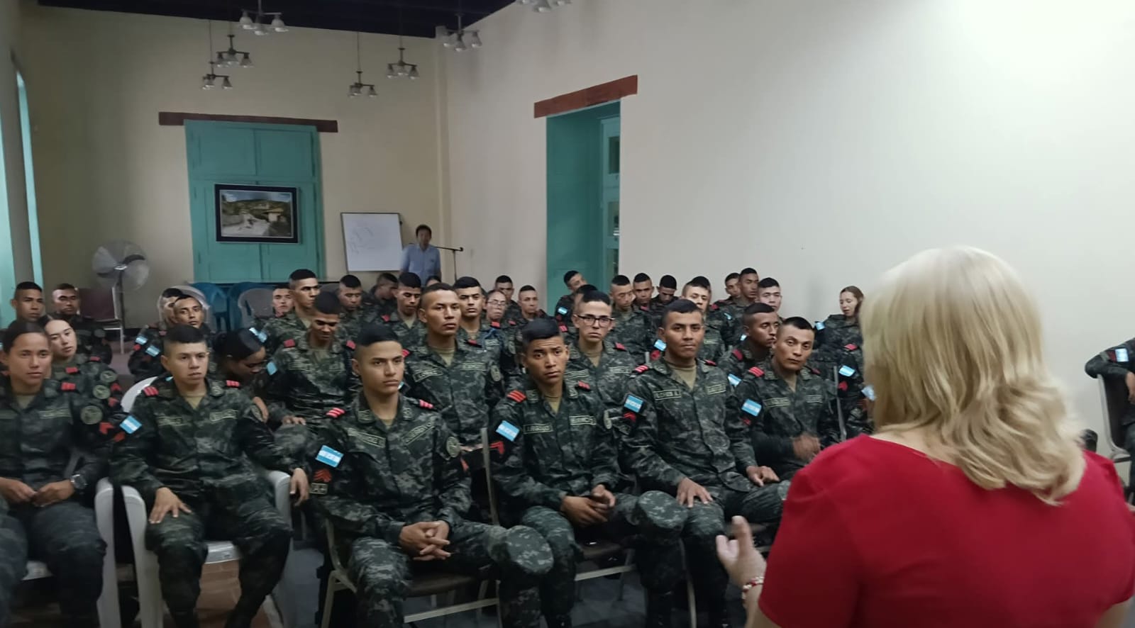 La Biblioteca Nacional Juan Ramón Molina dio la bienvenida a los cadetes de la Academia Militar de Honduras