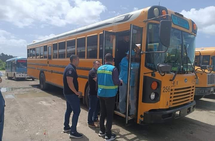 Equipo de trabajo del IHTT realizó supervisión tecnológica a los primeros buses del transporte especial en El Paraíso