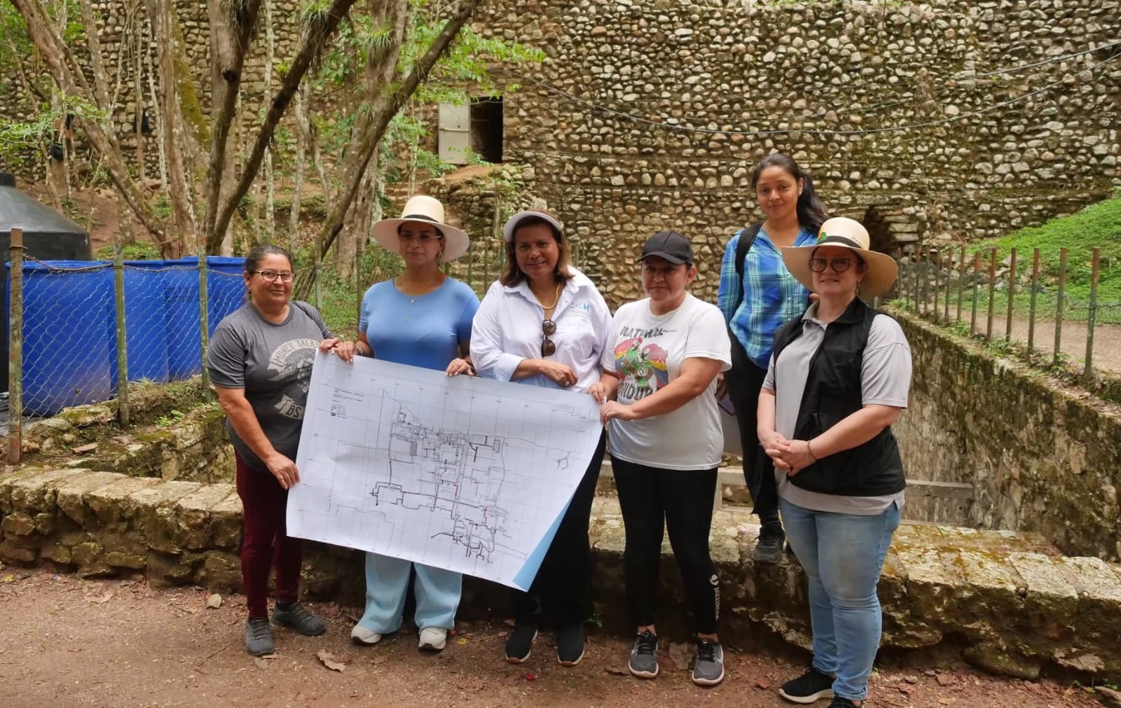 Delegación del Museo de Shanghái, junto al IHT y el IHAI vieron los avances en los proyectos como los túneles y creación del Museo Maya de Copán
