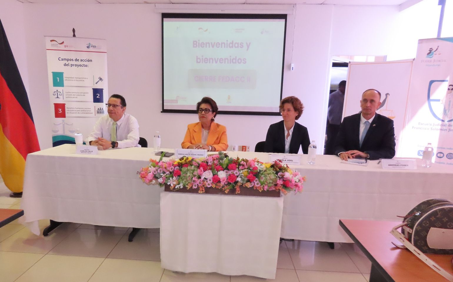 Clausura II fase con entrega de manual de judicialización  sobre violencia sexual para familiares de personas desaparecidas