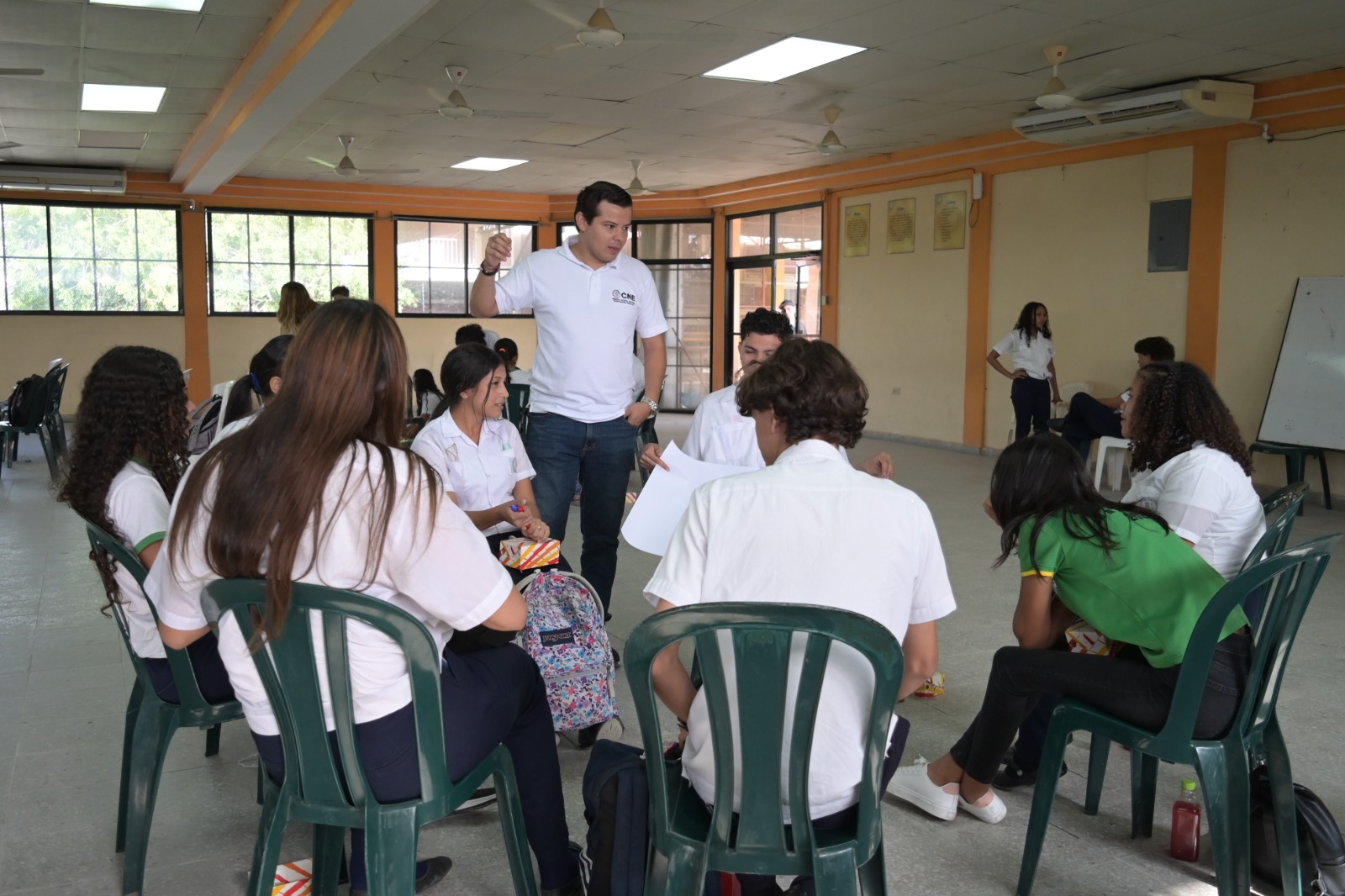 Más de 700 estudiantes en El Progreso, Trujillo y Puerto Lempira reciben clases de Educación Cívica Electoral