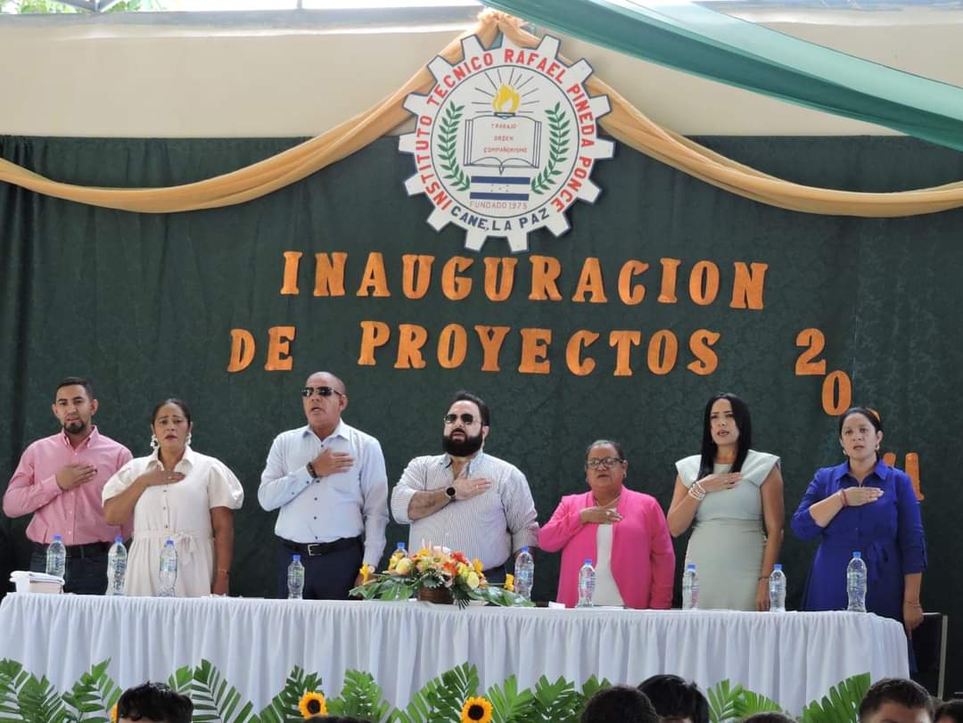 Presidente del CN, Luis Redondo participa como invitado especial en inauguración de plaza y gimnasio en Cane, La Paz