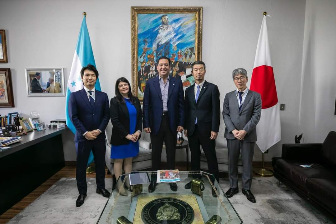 Secretario privado Héctor Zelaya da la bienvenida al nuevo director de JICA Kadoya Atsunori y revisan avances de proyectos