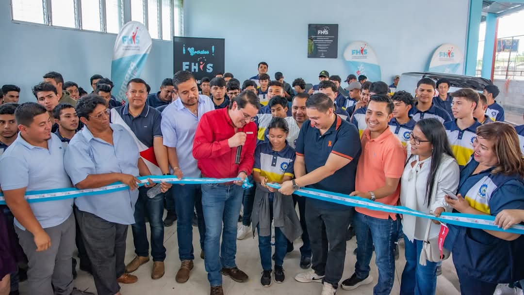 Gobierno del Socialismo Democrático inauguró otra escuela en  El Parnaso,...