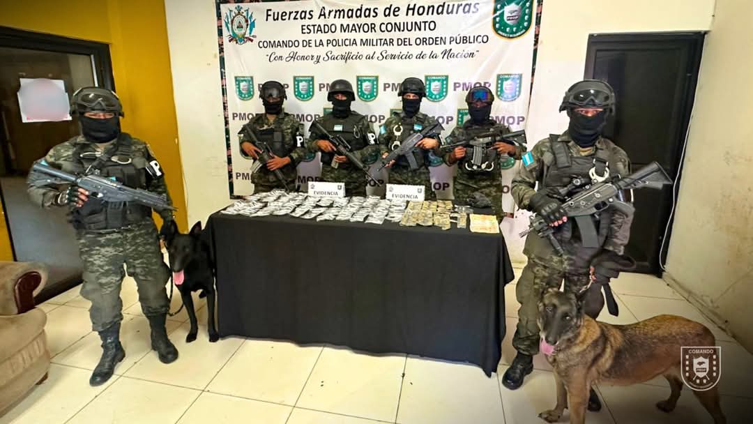 Binomios caninos de la PMOP detectan droga en negocio de la Gran Central de Abastos...