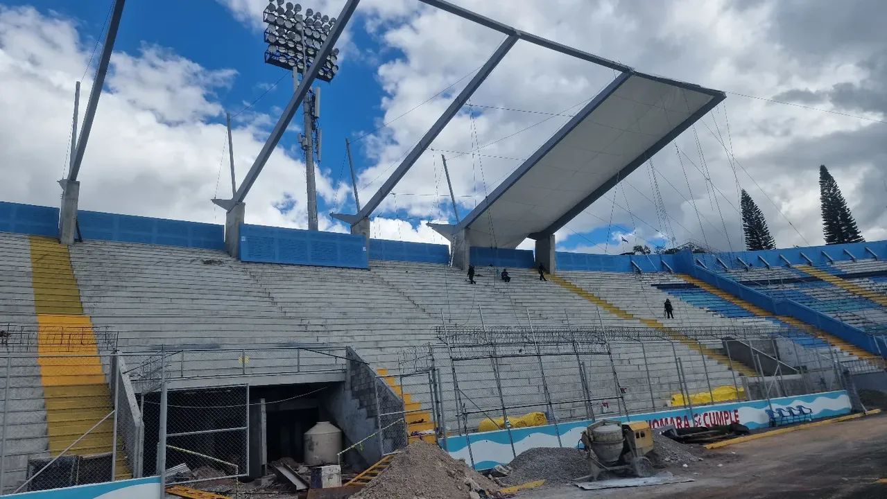 Avanza la instalación del techo en el Estadio Nacional Chelato Uclés