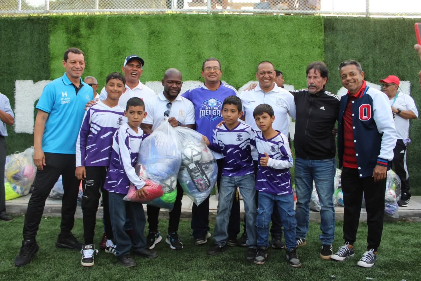 CONDEPOR fortalece formación deportiva con dotación de implementos en La Vega...