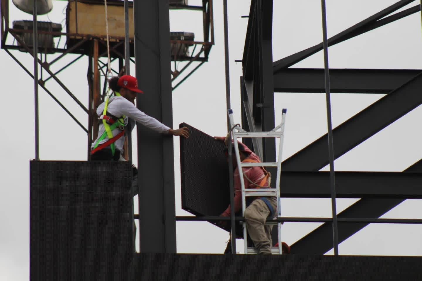 Estadio Nacional estrena la pantalla más moderna de Centroamérica; instalación...