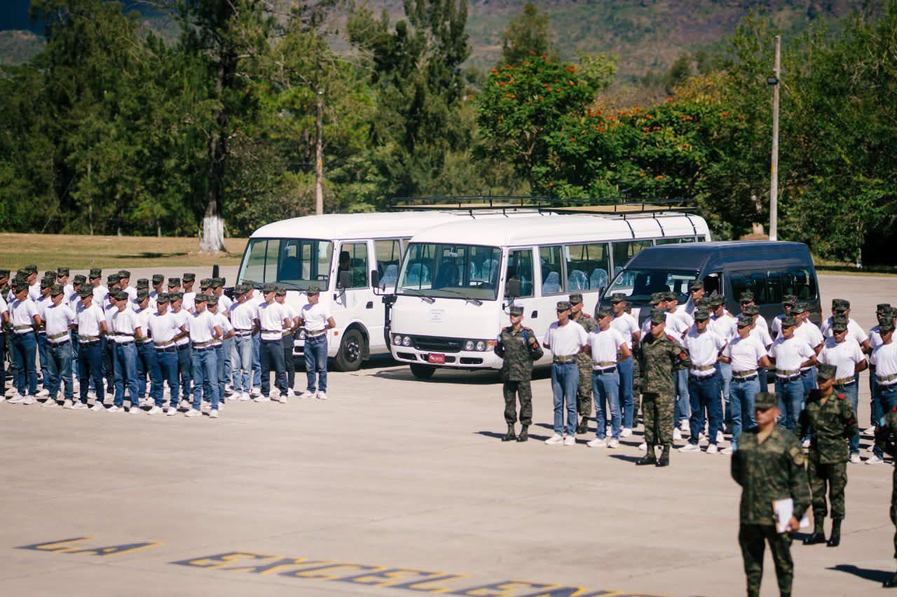 Defensa fortalece log&iacute;stica de las FF.AA. con entrega de tres...