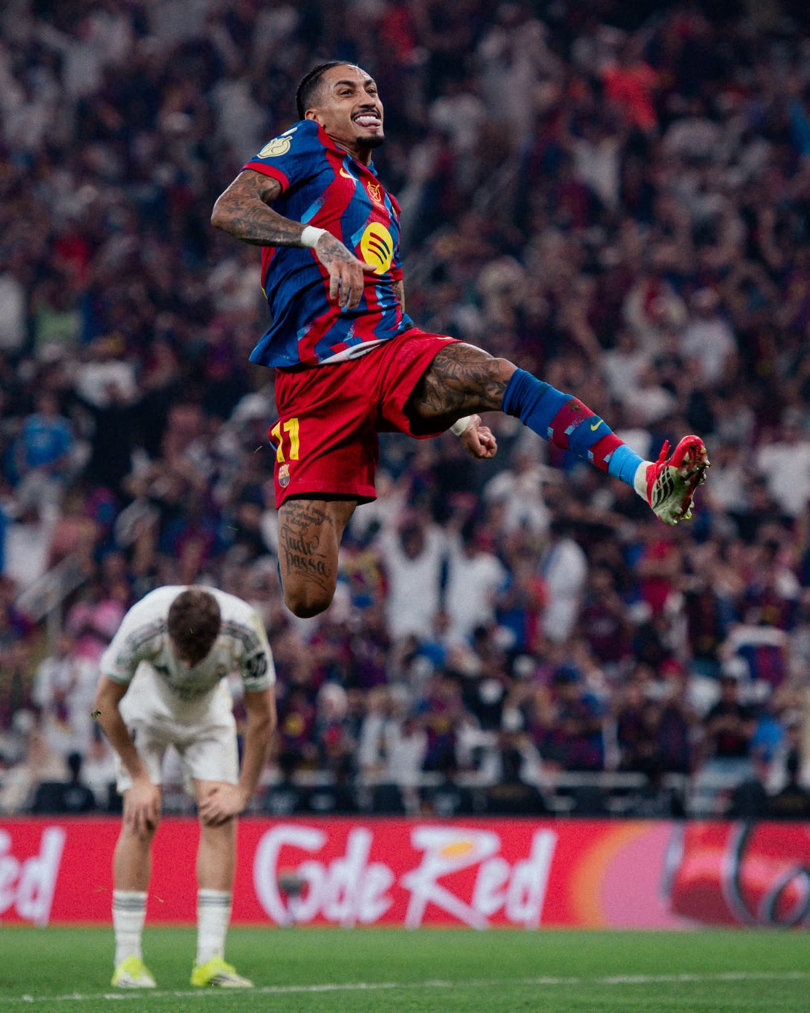 Barcelona se corona campeón de la Super Copa de España al vencer 3 - 2 al Real Madrid...