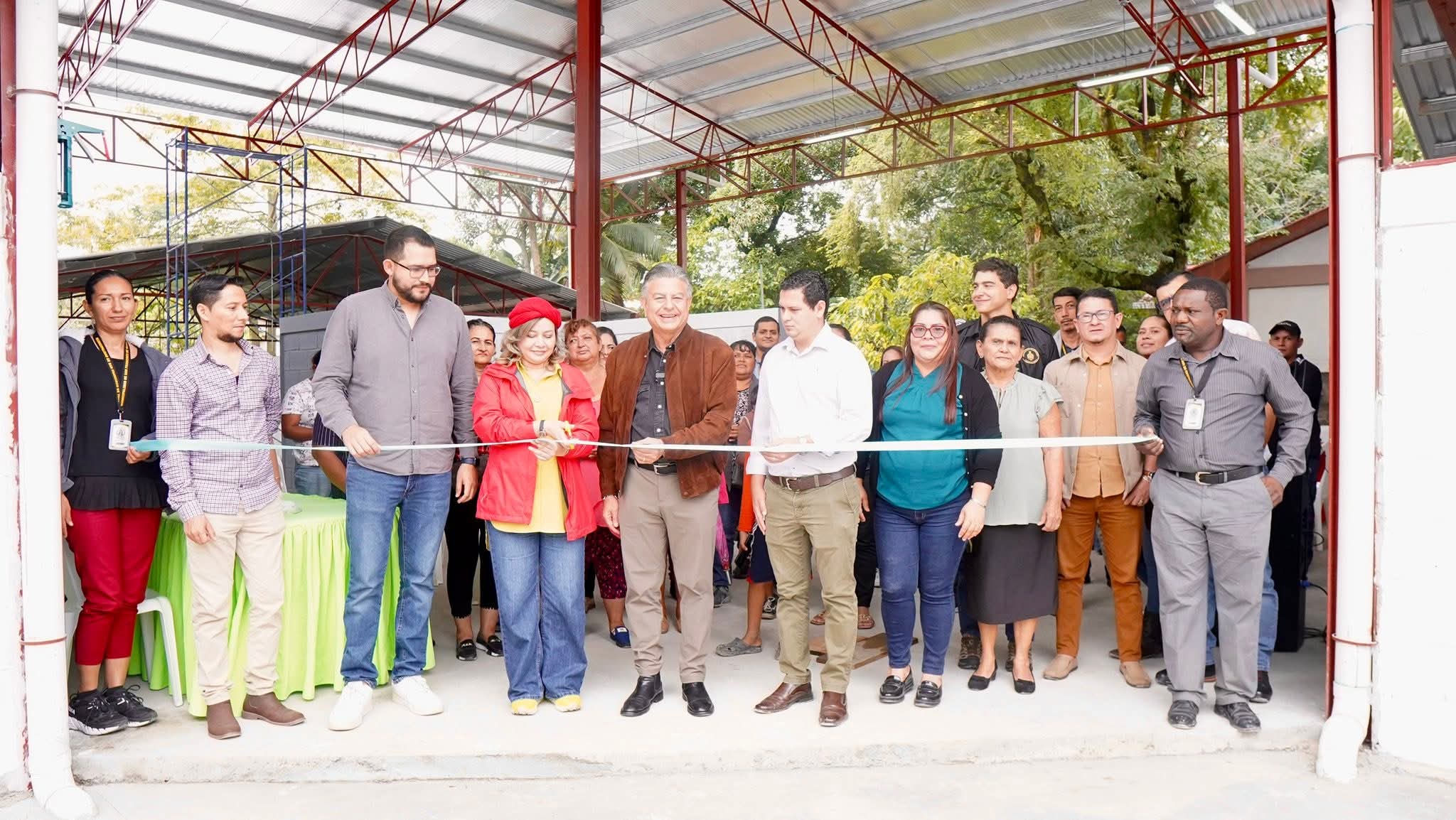 Gobierno inaugura nuevo mercado municipal en San Francisco de Yojoa para impulsar la economía local...