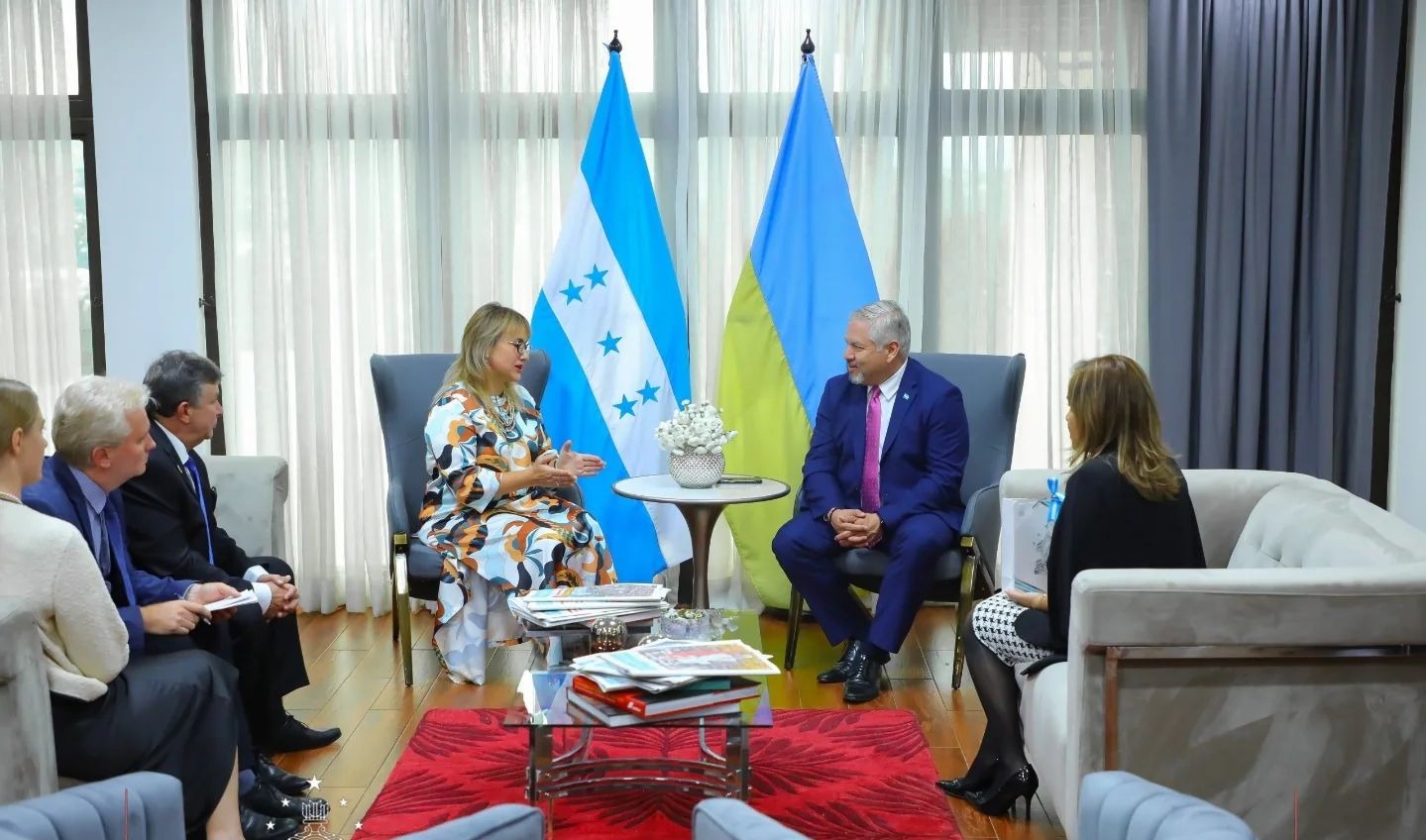 Canciller Reina recibe a Embajadora de Ucrania concurrente para Honduras