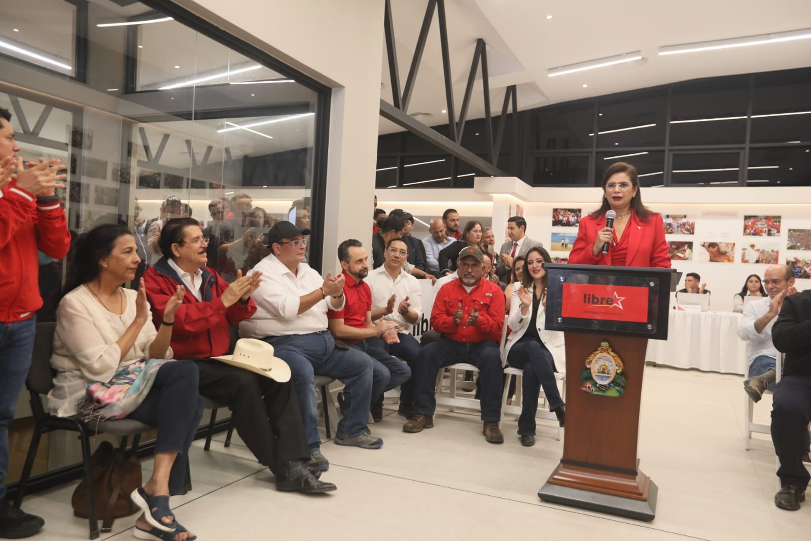 Movimientos del Partido Libre presentan sus planillas para inscribirse y participar en las elecciones primarias de marzo