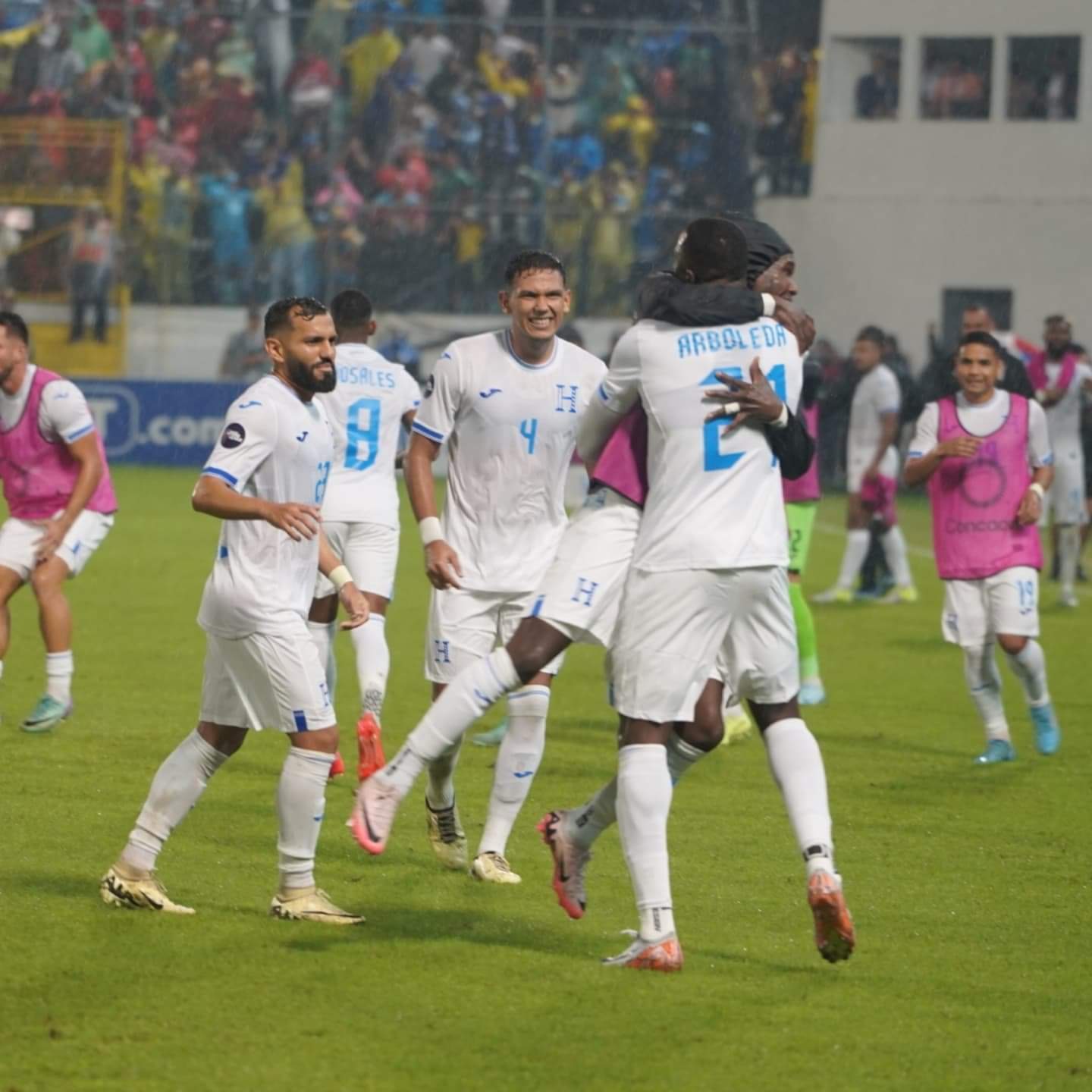 Honduras sacó la garra catracha y derrotó 2-0 a la selección mexicana en los cuartos de final de ...