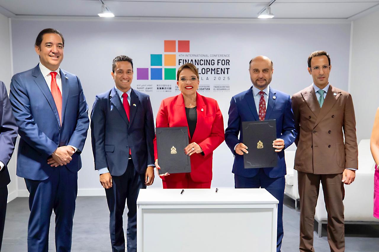 Xiomara Castro lidera histórica firma de acuerdos por $400 millones en cumbre internacional