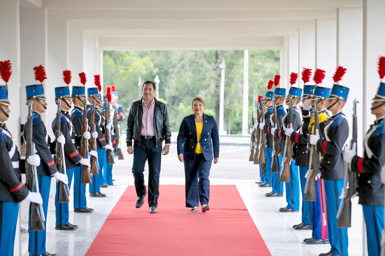 Presidenta Xiomara Castro recorre Academia Militar y resalta el rol de las mujeres en las FF.AA.