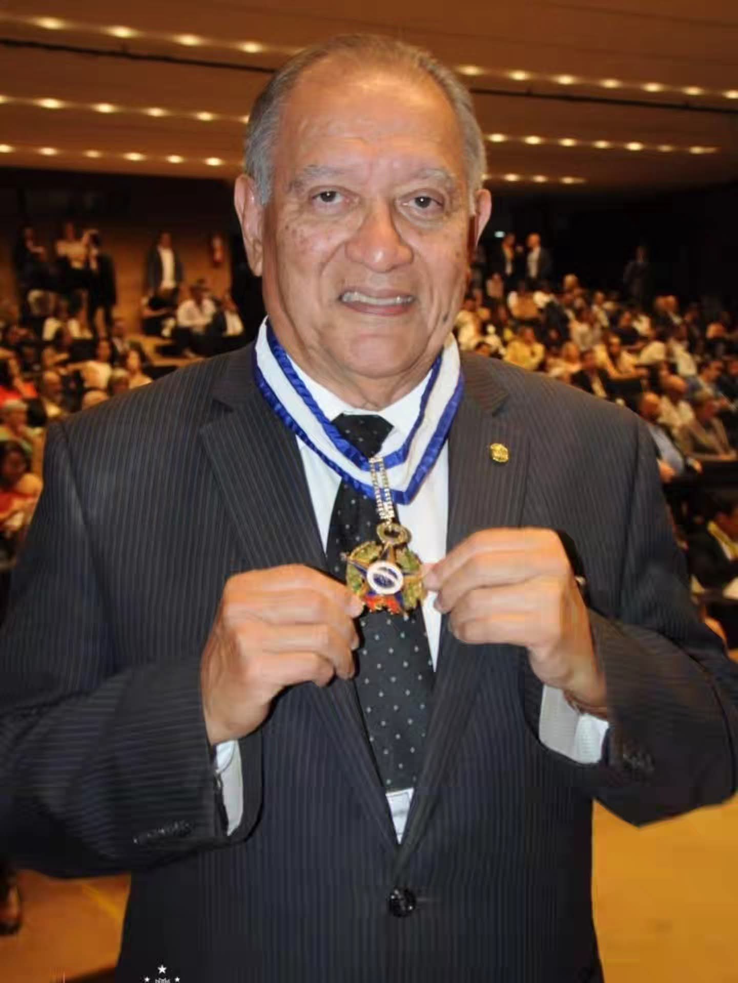 Gobierno de Brasil condecora a Raúl Graugnard Encargado de Negocios de Honduras en esa nación