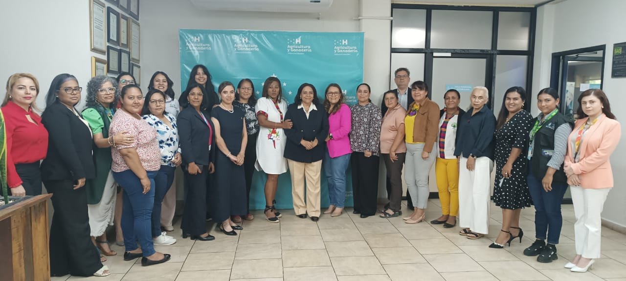 Gobierno lanza Mesa de la Mujer Rural para impulsar la equidad y el desarrollo en comunidades campesinas
