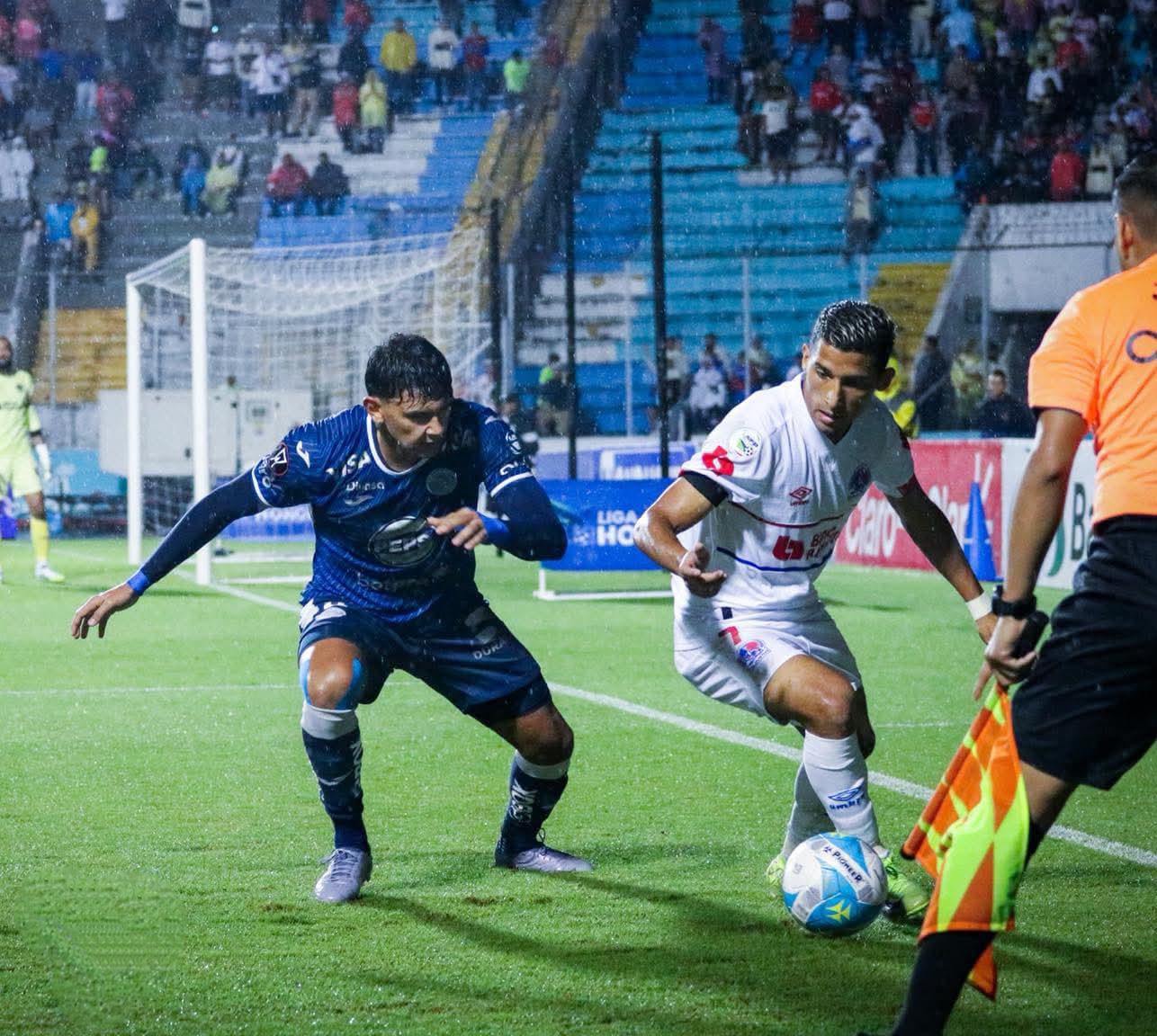 Los leones del Olimpia empataron 2-2 el clásico capitalino ante las águilas del Motagua