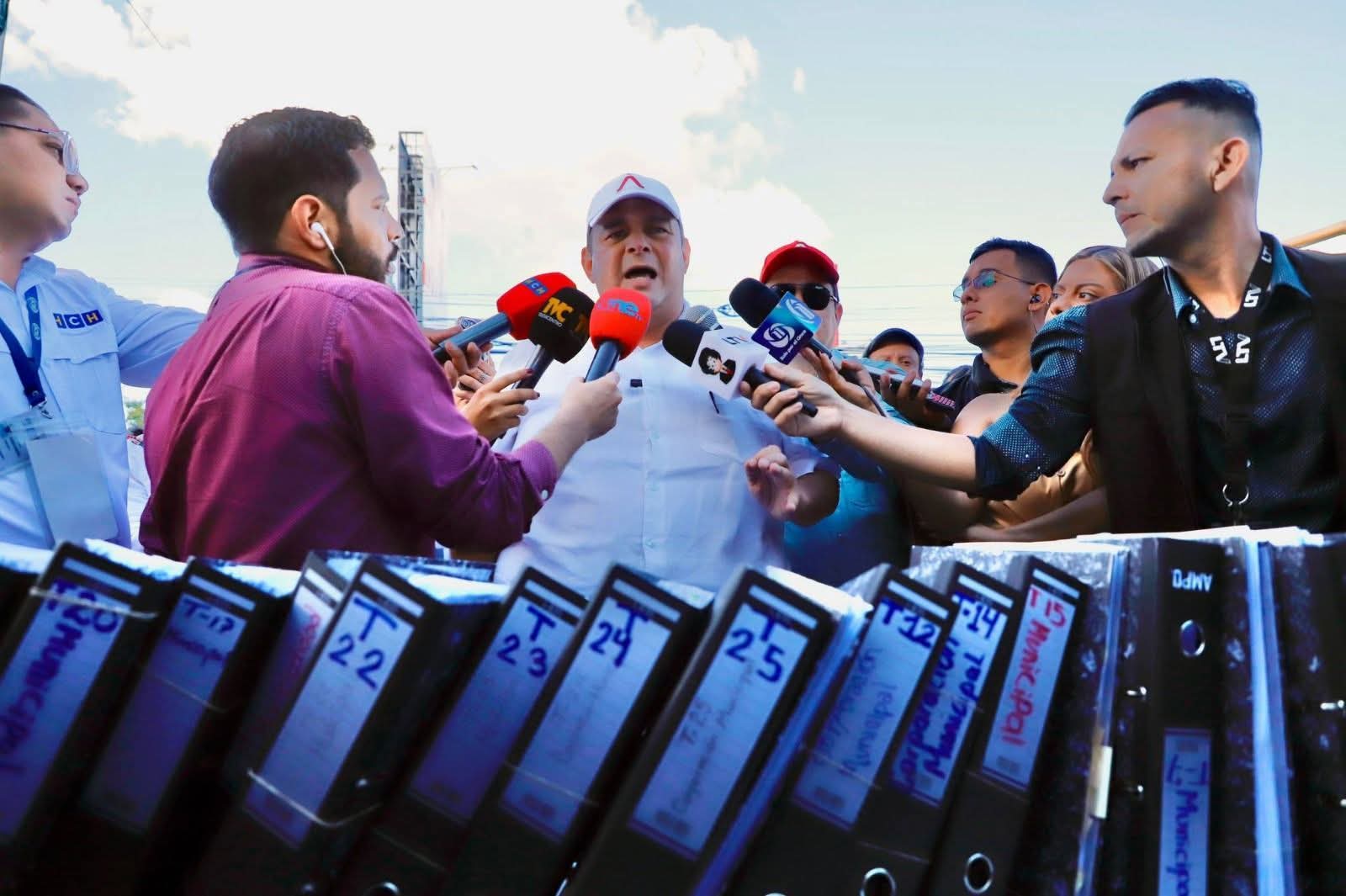 Aldana exige al CNE el conteo inmediato de todas las actas con...