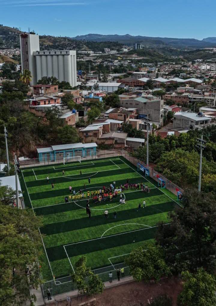 CONDEPOR inaugura la cancha de f&uacute;tbol N. 99 en Residencial...