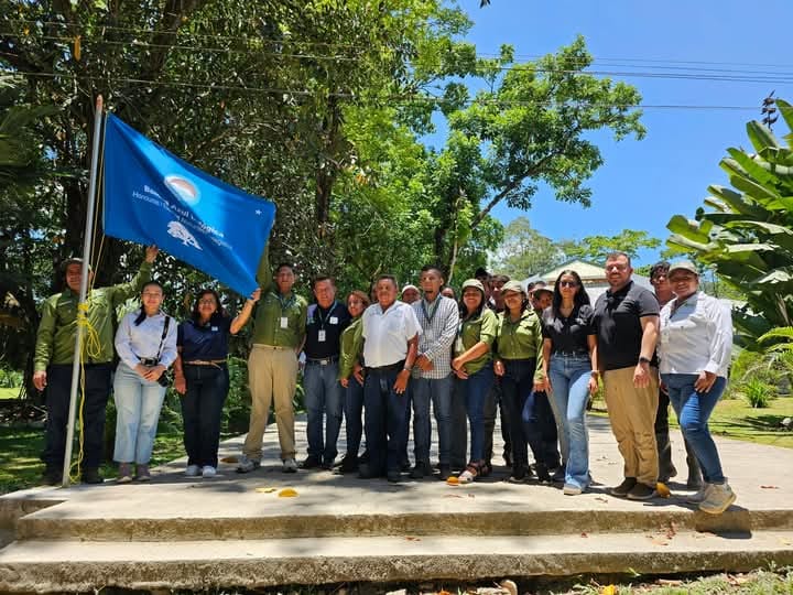 El Jardín Botánico y Centro de Investigación Lancetilla recibe el galardón por primera vez del Programa Bandera Azul Ecológica de Honduras