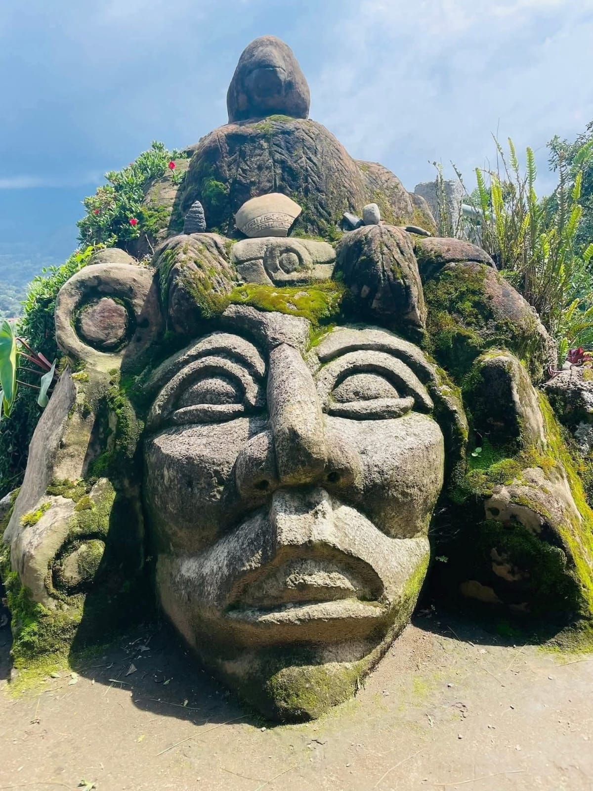 Chutinamit la Ciudad Maya escondida entre Cultivos  y montañas del Lago Atitlán