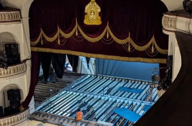 La SECAPPH ha iniciado la restauración y renovación del piso del escenario del Teatro Nacional Manuel Bonilla