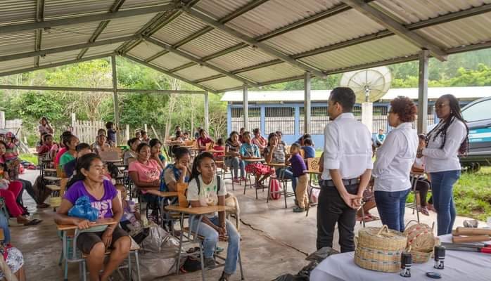 SECAPPH entregó  55 kits de herramientas a las mujeres tolupanas de la Tribu de San Juan de la Montaña de la Flor

 