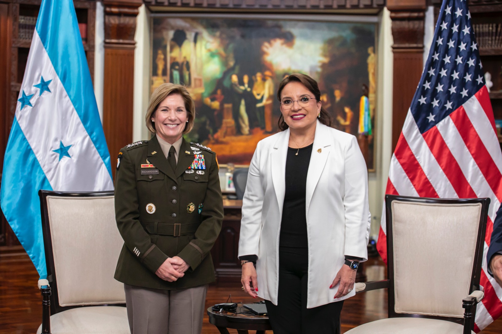 Poder Popular - Presidenta Xiomara Castro recibe a jefa del Comando Sur de EEUU y logra acuerdos en materia de defensa