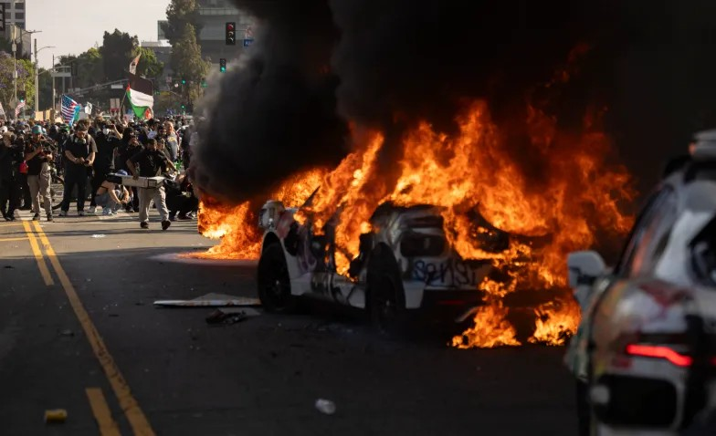 Protestas contra redadas migratorias surgen en todo EEUU.