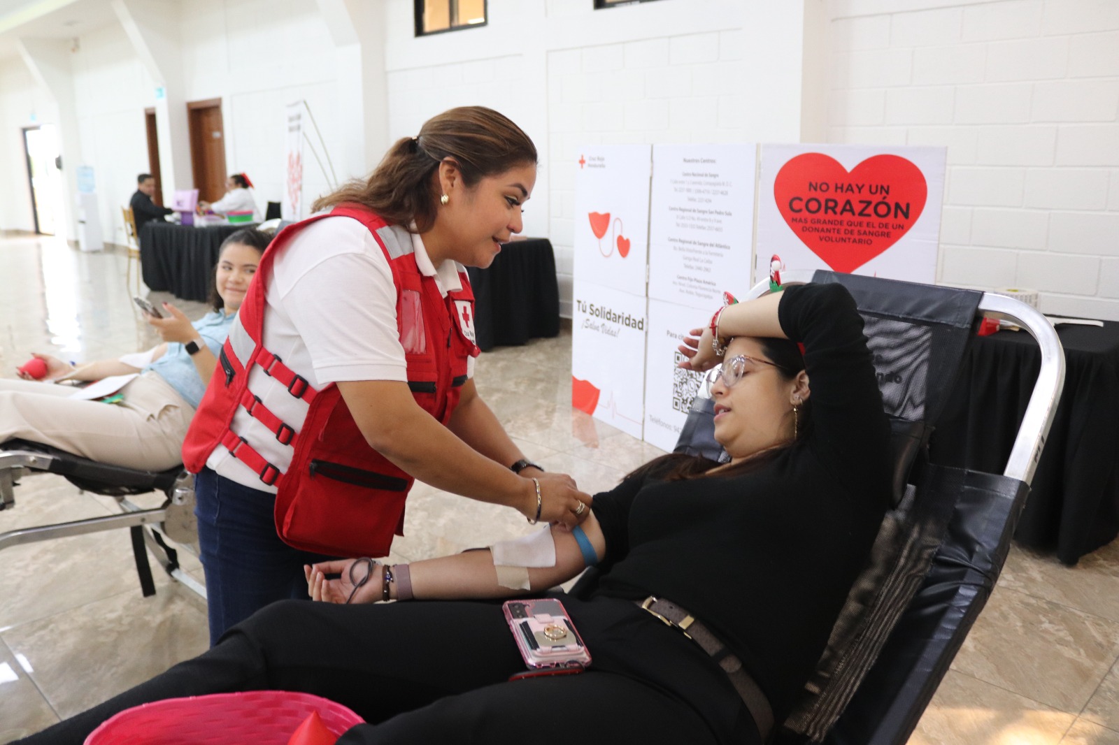 Funcionarios de la Cancillería participan en jornada de donación de sangre