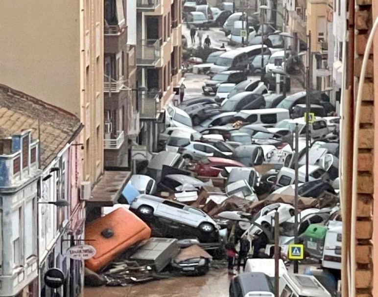 Tragedia en España: 95 muertos  por inundaciones y vías sin acceso 