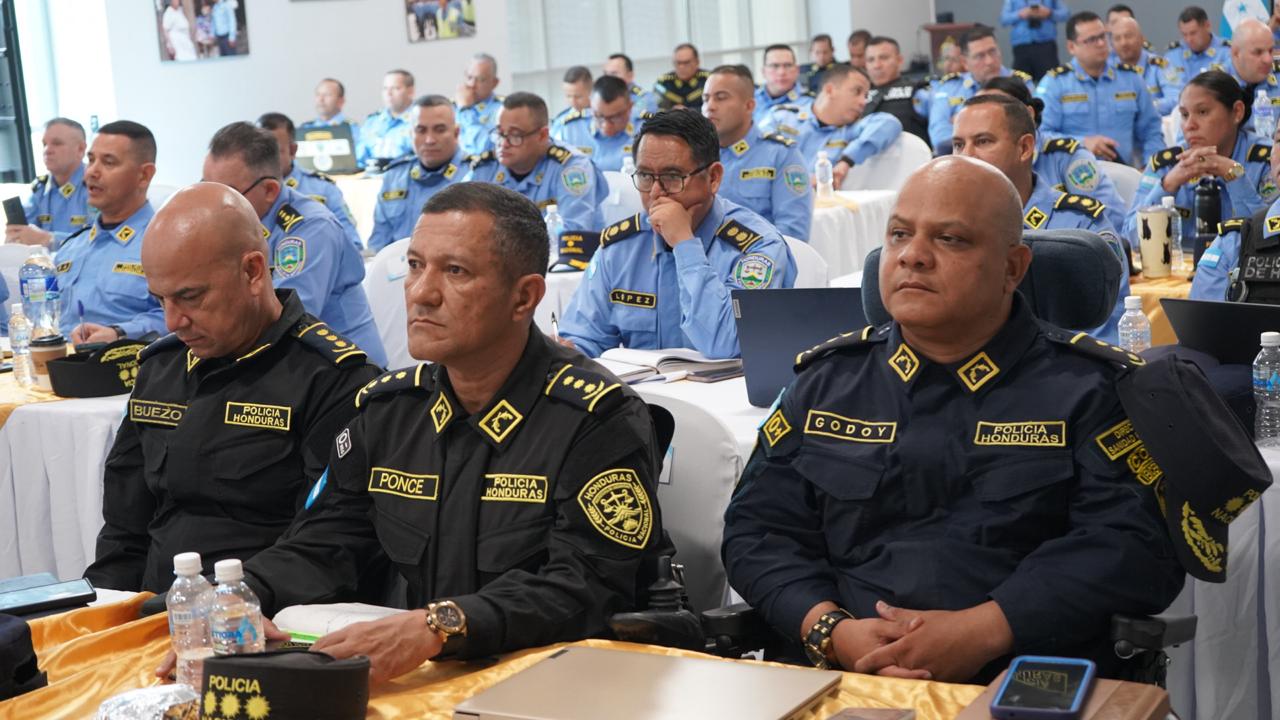 Alto mando policial lidera reunión estratégica para reforzar la seguridad a nivel nacional