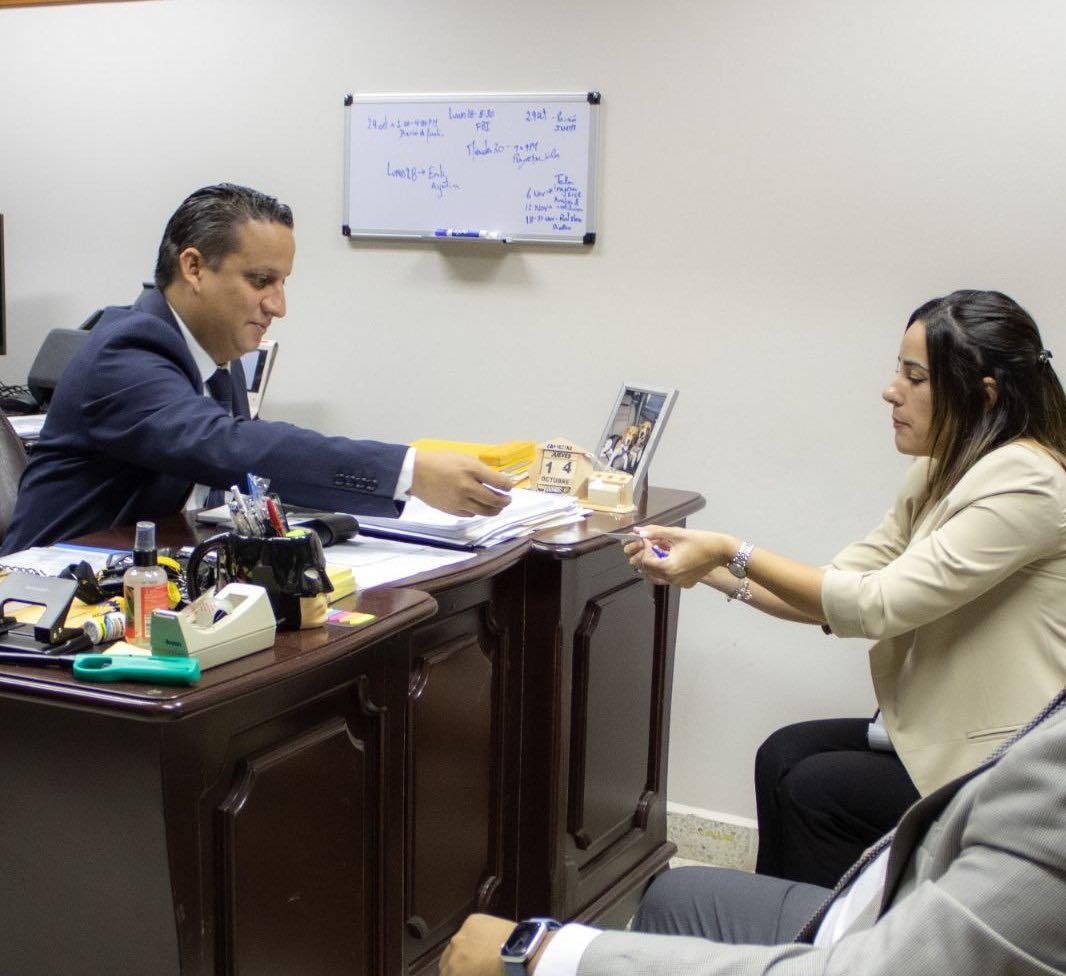 Diplomáticos argentinos realizan visita de cortesía a Director de Medicina...