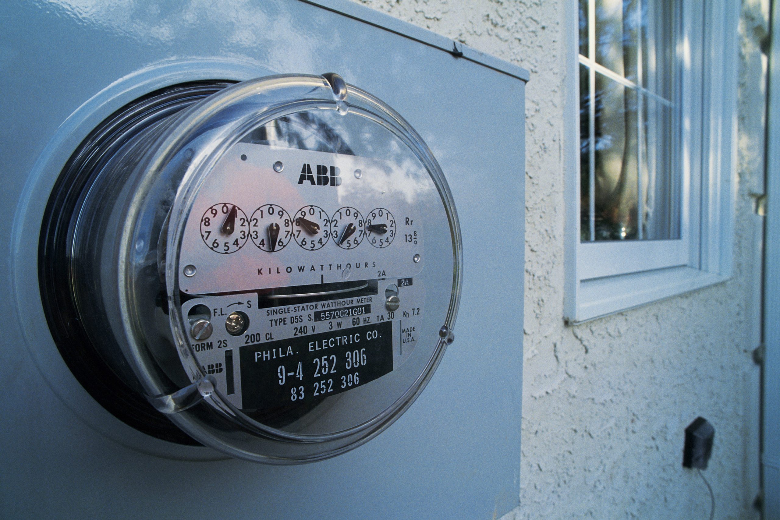 Energía eléctrica bajará 10.17% entre julio y septiembre