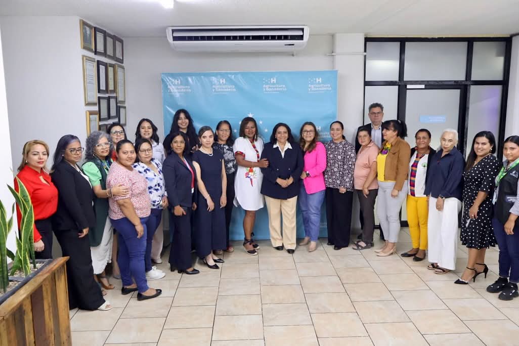 Se MUJER junto a la SAG, lanzan la Mesa de Mujeres Rurales

 