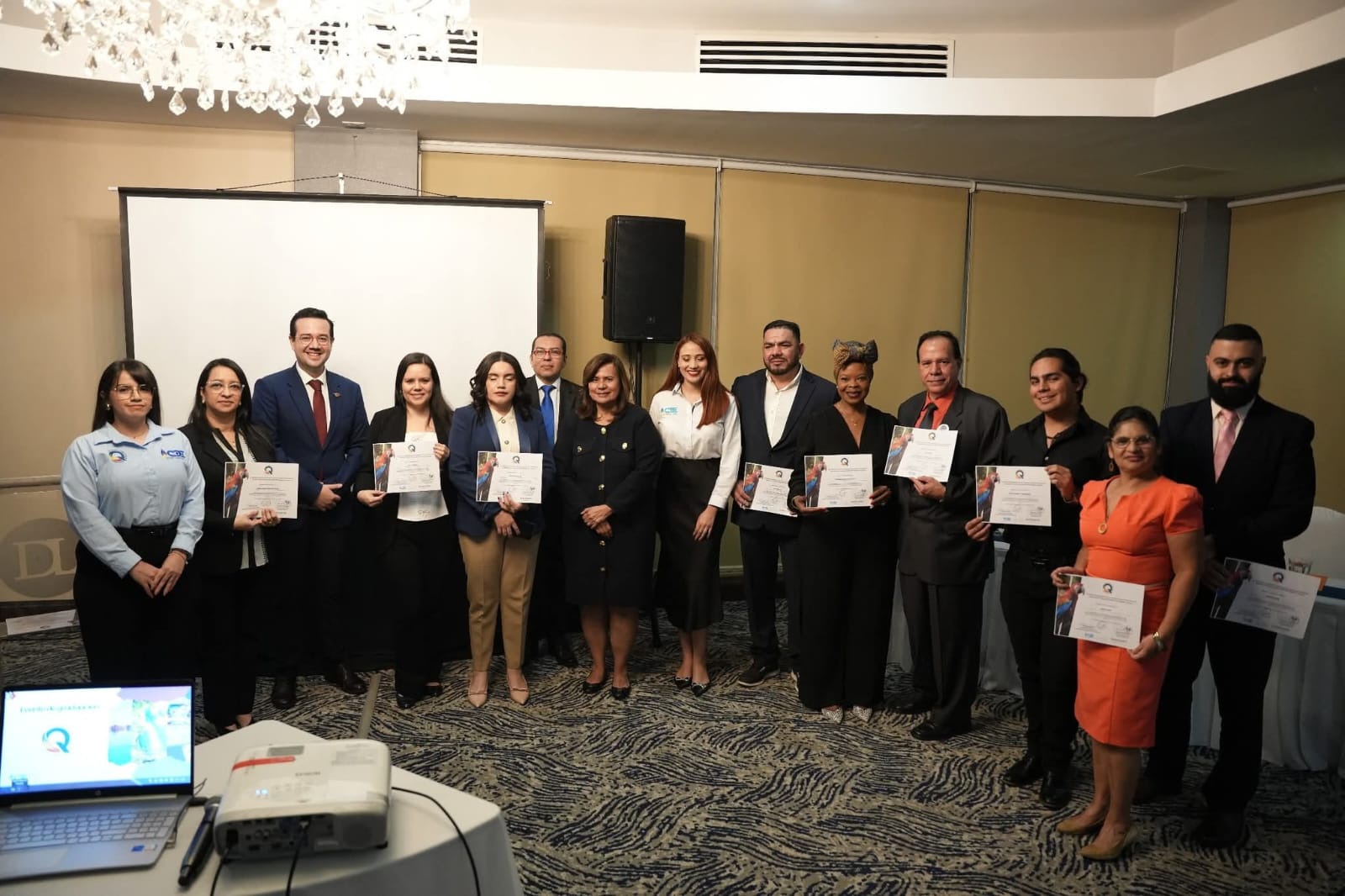 35 empresas turísticas de Tegucigalpa  y  municipios de Francisco Morazán recibieron el Certificado de Distintivo de Calidad Turística